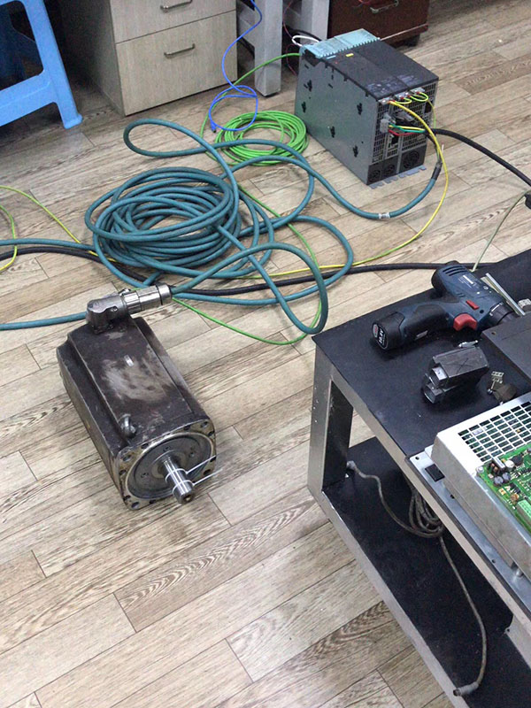伺服電機